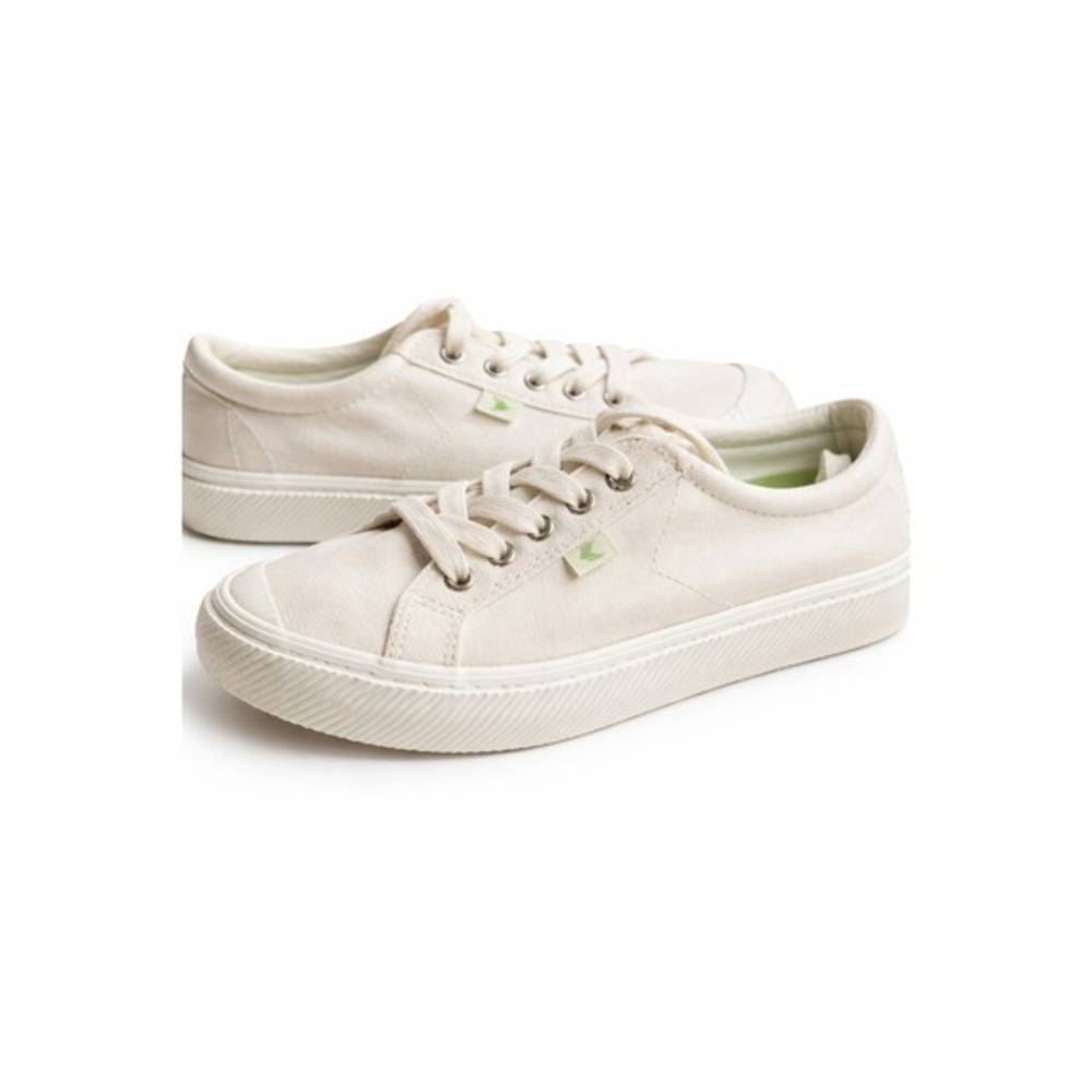 Cariuma Off White 7.5‎ Canvas Organic Cotton Coastal Chic Lace Up Sneakers